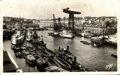 CPSM Brest Vue D ensemble des L Arsenal Bateaux