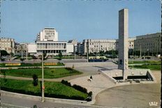 CPM Brest La Place de La liberte L Hotel de Ville