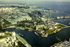 CPM Brest Le Chateau a L Entree de La penfeld et le port de commerce