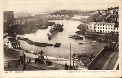 CPA Brest Entree D Un Navire Guerre Dans L Arsenal Bateau