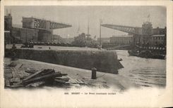 CPA Brest Le Pont Tournant Ouvert Bateaux