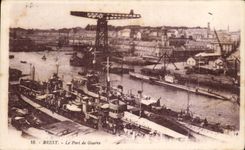 CPA Brest Le Port De Guerre Bateaux