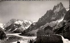 CPA Chamonix Gare Du Montenvers Les Grandes Charmoz Massif des Jorasses