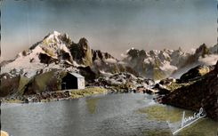 CPA Chamonix Le Lac Blanc L Aiguille verte Les Drus les grandes Jorasses et les aiguilles de Chamonix