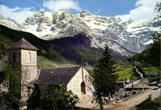 CPSM Gavarnie L Church At the bottom the Circus