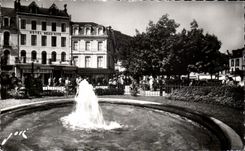 CPSM Bagneres de Bigorre the fountain of Coustous And L Hotel Beautiful Site