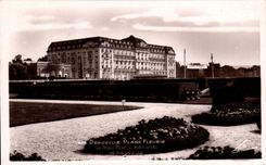 CPA Deauville Plage Fleurie Le royal Hotel et les jardins