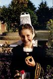CPM La Bretagne En Coueurs Fillette en Costume du Porzay Cast ou se fabrique d excellentes galettes bretonnes 