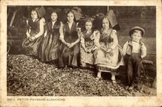 VINTAGE POSTCARD Alsatian Small farmers Folklore Costume