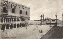 VINTAGE POSTCARD Venezia Plazzetta