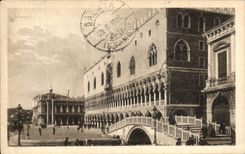 VINTAGE POSTCARD Venezia Molo Collar Palazzo Ducal