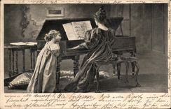 CPA Femme au piano
