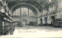 VINTAGE POSTCARD Gruss aus Frankfurt Hauptbahnof Vestibul