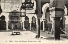 CPA Fez Cour de La Mosquee Moulay Idriss
