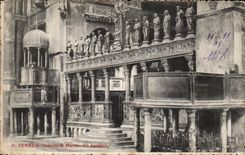 VINTAGE POSTCARD Venezia Interno Marco Gll Apostoli