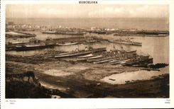 VINTAGE POSTCARD Barcelona Puerto Boats