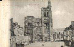 CPA Sens La Cathedrale et la Place