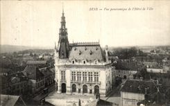 CPA Sens Vue panoramique de l Hotel de Ville