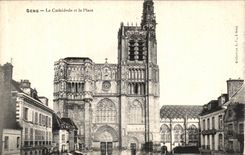 CPA Sens La Cathedrale et la Place