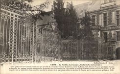 CPA Sens La Grille de l ancien Archeveche