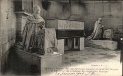 CPA Sens Statues des archeveques Jacques et Jean du Perron et bas relief du tombeau du chancelier Duprat 