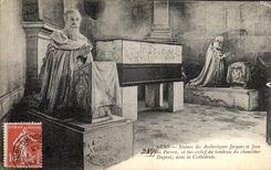 CPA Sens Statues des Archeveques Jacques et Jean du Perron et bas relief du tombeau du chancelier Duprat dans la cathedr