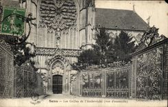 CPA Sens Les Grilles de l Archeveche