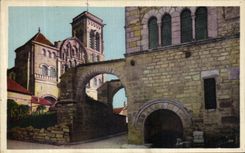 CPA Vezealy La basilique et la maison romane