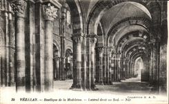 CPA Vezealy Basilique de la Madeleine Lateral droit ou sud