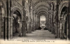CPA Vezelay Eglise de la Madeleine Vue d Ensemble de la Nef Chruch of the Monument 
