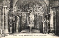 CPA Vezelay Eglise de la Madeleine Le portail Du Narthex et la Nef 