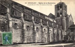 CPA Vezelay L Eglise de la Madeleine L ensemble et la Tour St antoine