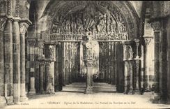 CPA Vezelay L Eglise de la Madeleine Le portail du Narthex et la Nef