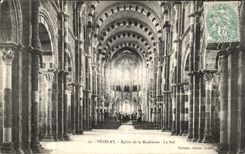 CPA Vezelay Eglise de la Madeleine La Nef