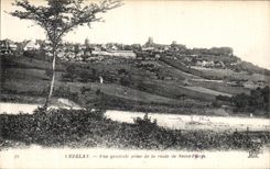 CPA Vezelay Vue Generale Prise de la Route de Saint Pierre