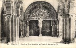 CPA Vezelay Basilique de la Madeleine Le Portail du Narthex de la Madeleine Le portail du Narthex 