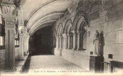 CPA Vezelay Eglise de la Madeleine Le Cloitre et salle Capitulaire 