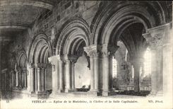 CPA Vezelay Eglise de la Madeleine Le Cloitre et la Salle Capitulaire 