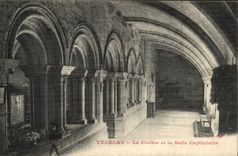 CPA Vezelay Le Cloitre et la Salle Capitulaire 