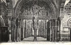 CPA Vezelay Eglise de la Madeleine Portail du Narthex et la Nef