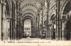 CPA Vezelay Eglise de la Madeleine La Nef