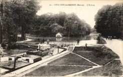 VINTAGE POSTCARD Chalons On the Marne L Locks Barge