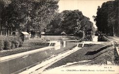 VINTAGE POSTCARD Trawl nets On the Marne the Canal and L Lock