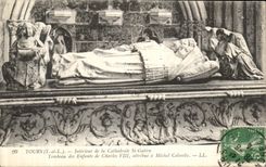 CPA Tours Interieur de la Cathedrale St Gatien Tombeau des enfants de Charles VIII attribue a Michel Colombe 