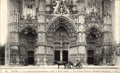 CPA Tours La Cathedrale Saint Gatien Les portes d Entree Facade principale