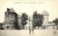 CPA Tours Cour de la Caserne Meusnier Tour de Guise 