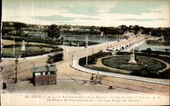 CPA Tours Les Squares Descartes Le Pont de pierre et la Loire 