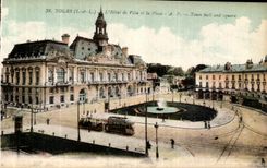 CPA Tours L Hotel de Ville et la Place