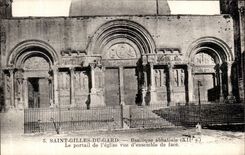 CPA Saint Gilles Du Gard Basilique Abbatiale Le Portail de l Eglise Vue d ensemble de Face 
