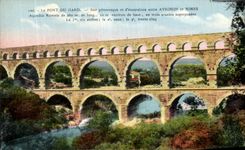 CPA Le Pont du Gard Site pittoresque et d excursions entre Avignon et Nimes